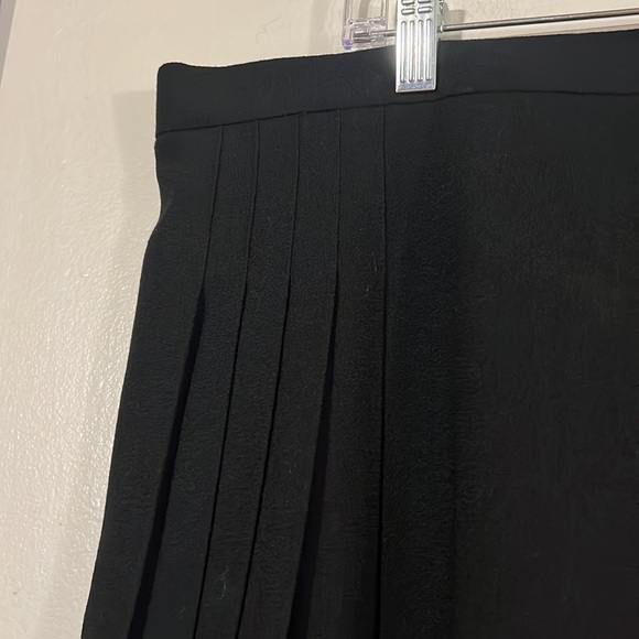 Révue 100% wool black pleated skirt - Picture 2 of 7